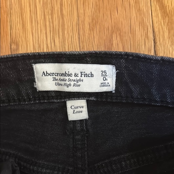 Abercrombie Curve Love Ankle Straight Ultra High Rise Jeans - Picture 2 of 2